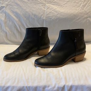 COLE HAAN BLACK LEATHER BOOTS